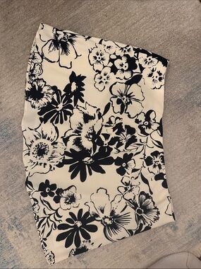 Abercrombie & Fitch Black & White Floral Mini Skirt